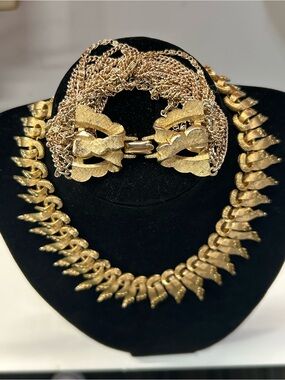 Stunning! Vintage Francois gold tone set